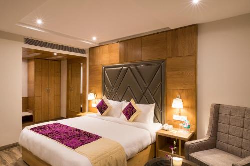 Ένα ή περισσότερα κρεβάτια σε δωμάτιο στο Regenta Central Cassia Zirakpur Chandigarh