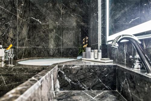 a bathroom with a sink and a bath tub at Grand Hotel Santa Lucia in Naples