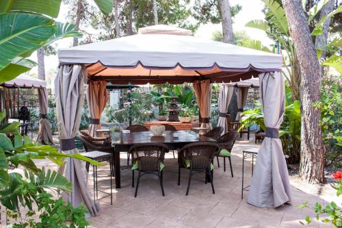 Taman di luar Hotel Boutique MR Palau Verd - Adults Only