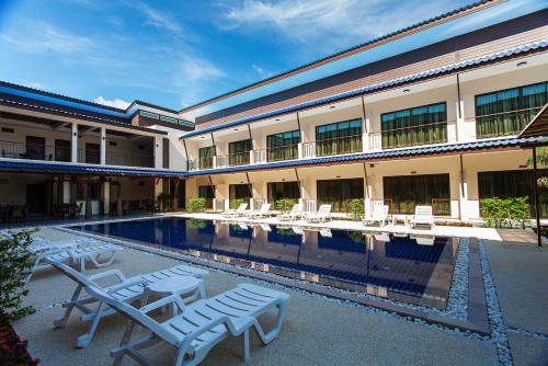 Der Swimmingpool an oder in der Nähe von Phangan Island View - SHA Extra Plus