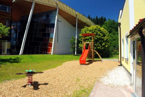 Zona de juegos infantil en Hotel-Restaurant Kirchenwirt Aigen