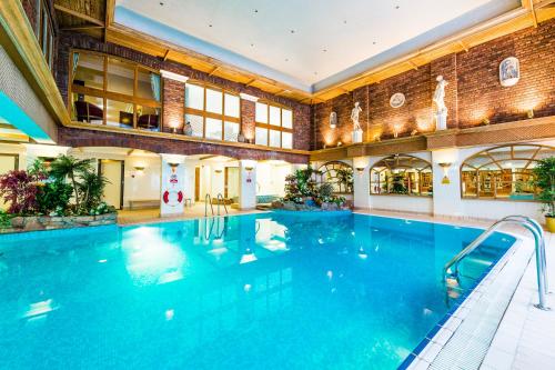 a swimming pool in a large building with a large swimming pool at Parkway Hotel & Spa in Newport