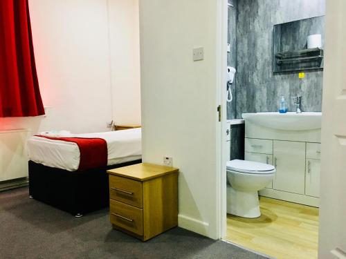 Hotel Express Newcastle Gateshead tesisinde bir banyo