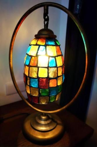 a mirror with a stained glass lamp on a table at 依比鴨鴨水岸會館 Ducking House in Ruisui