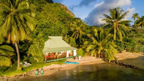 an aerial view of a resort on a beach at Robinson's Cove Villas - Deluxe Cook Villa in Papetoai