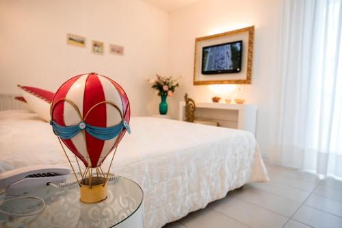 a room with a bed and a glass table with a vase at Hotel Albatros 3 Stelle Superior in Lido di Jesolo