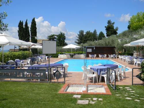 Πισίνα στο ή κοντά στο Hotel La Terrazza RESTAURANT & SPA