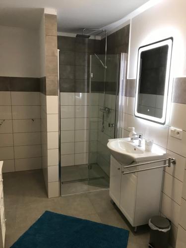 a bathroom with a glass shower and a sink at Przytulisko na Mazurach in Ruciane-Nida
