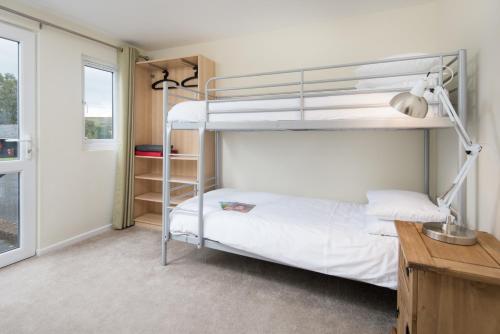 a bedroom with two bunk beds and a desk at Brown Rigg Lodges in Bellingham