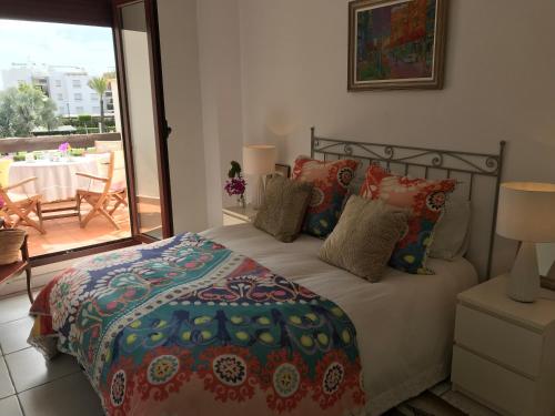 Katil atau katil-katil dalam bilik di Apartamento VenAVera Playa Jardines de Nuevo Vera M1-1B Primera Línea