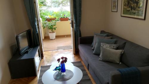 Apartment Tina (near the sea, Opatija center, free private parking)