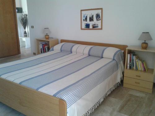 a bedroom with a bed and a book shelf with books at Casa Vacanze Arba Girasole in Girasole