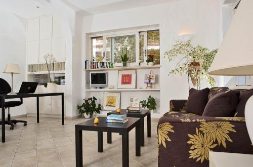 a living room with a couch and a desk at Hotel La Tosca in Capri
