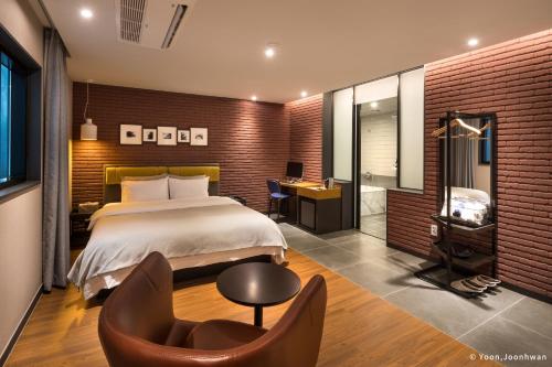 Gallery image of Brown Dot Hotel Seomyeon in Busan