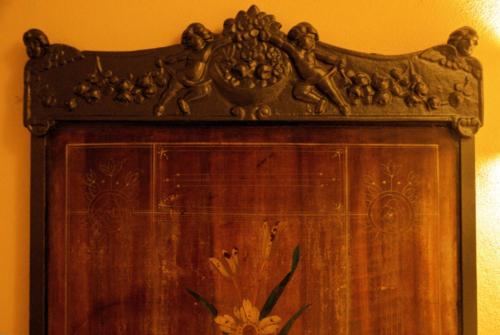 a wooden frame with a picture of flowers on it at Agriturismo La Sovana in Sarteano