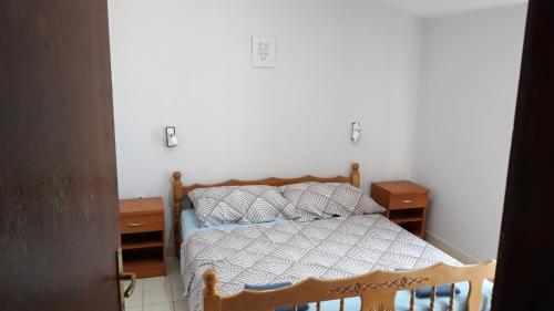 Tempat tidur dalam kamar di Apartmani Jovanovic