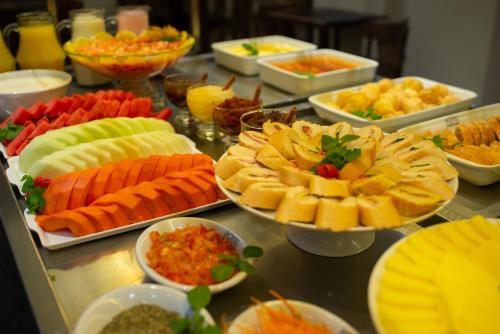 a buffet line with many different types of food at Hotel Centro Europeu in Curitiba