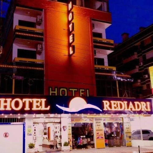a hotel sign in front of a building at Capão da Canoa - Hotel Rediadri in Capão da Canoa