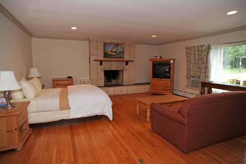 a bedroom with a bed and a fireplace and a television at Southampton Long Island Hotel in Southampton