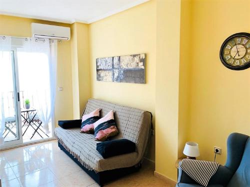 Zdjęcie z galerii obiektu Apartamento Sol y Mar 300m al Playa w mieście Torrevieja