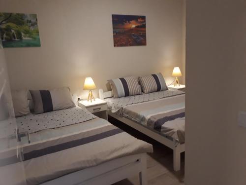 Postel nebo postele na pokoji v ubytování Vila & Apartments MATEA