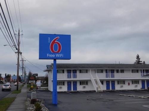 a free wifi sign in front of a building at Motel 6-Burlington, WA in Burlington