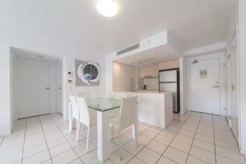 Kuchyň nebo kuchyňský kout v ubytování Echelon Apartments Yeppoon