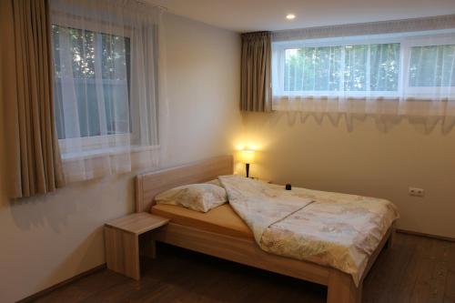 Ένα ή περισσότερα κρεβάτια σε δωμάτιο στο Pušelė