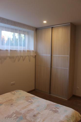 Katil atau katil-katil dalam bilik di Pušelė