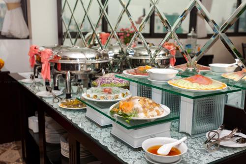 Makanan di atau berdekatan hotel