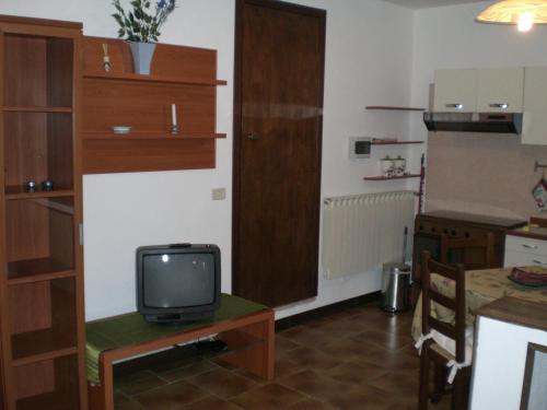 a small television sitting on a table in a kitchen at Villa di Christian e Michelle in Rome
