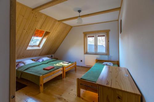 Un pat sau paturi într-o cameră la Gutkowa Koliba