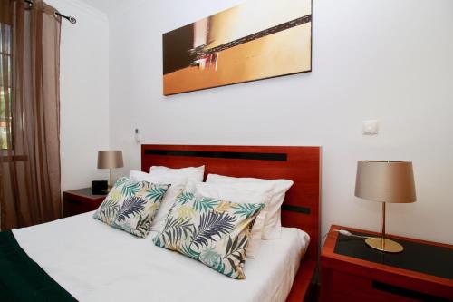 A bed or beds in a room at Casa da Vigia