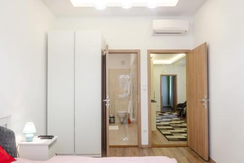Un baño de 3 En Suit bedroom flat in the main centre for 6ppl, 3BDR,3BTHR,AC