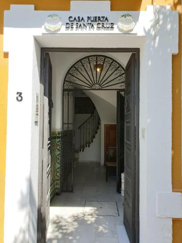 Casa Puerta de Santa Cruz
