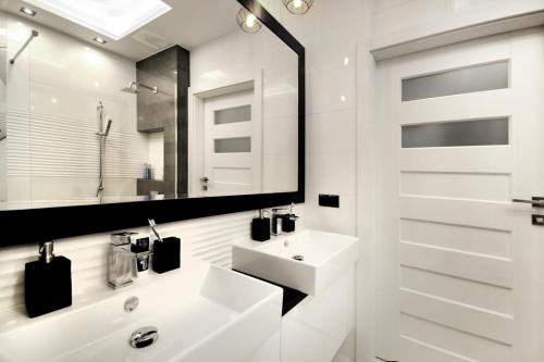 Ett badrum på P&O Serviced Apartments Solec
