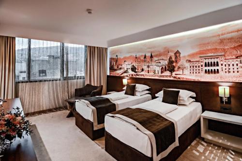 Кровать или кровати в номере Hotel President Sarajevo