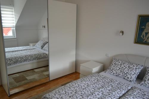 Una cama o camas en una habitación de Apartment Harmony