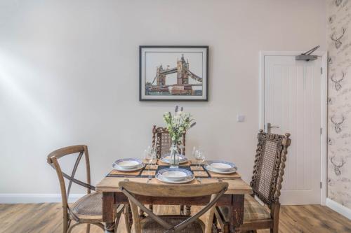 a dining room with a wooden table and chairs at Rainbow House - Entire Place in Lutterworth
