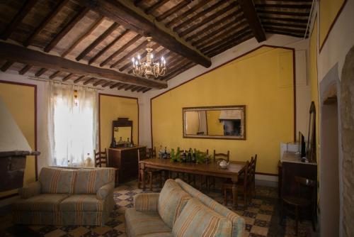 a living room with a couch and a table at Luce di Vino in Montalcino