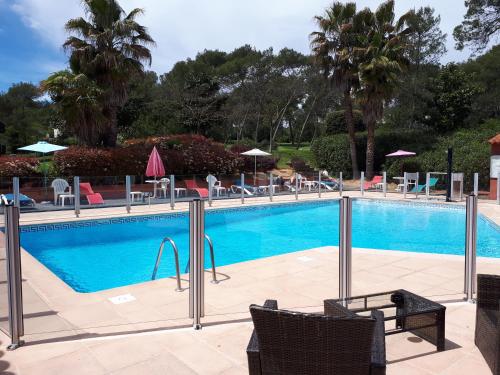Swimmingpoolen hos eller tæt på Domaine de l'Albatros
