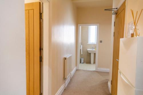 Apartment No 1 - The Old Red King Pub, Whitefield, Manchester photo 9