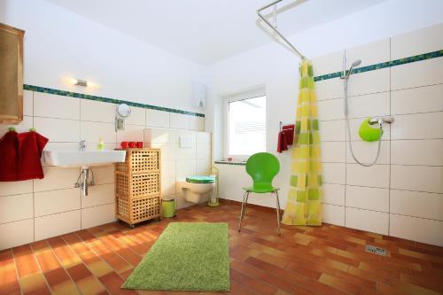 A bathroom at Hainhof Gaestewohnungen