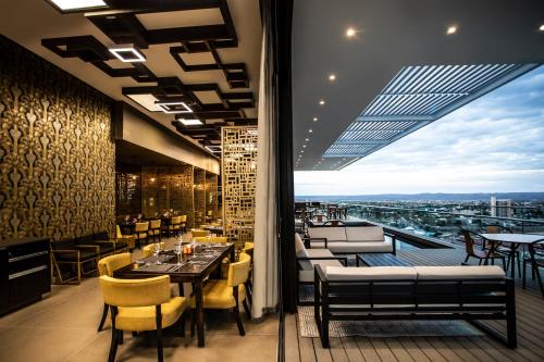 Ruang duduk di Avani Windhoek Hotel & Casino