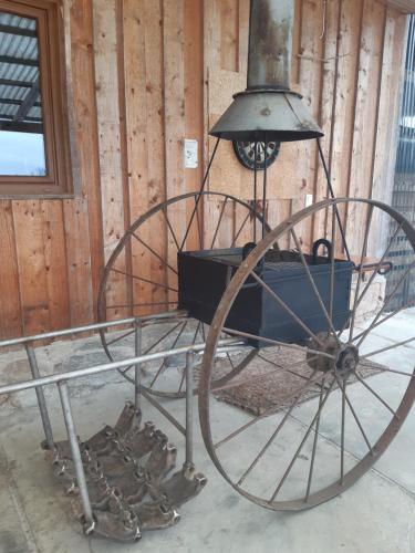 an old metal stove is sitting in a room at Sodyba Vieversynė in Duokiškis