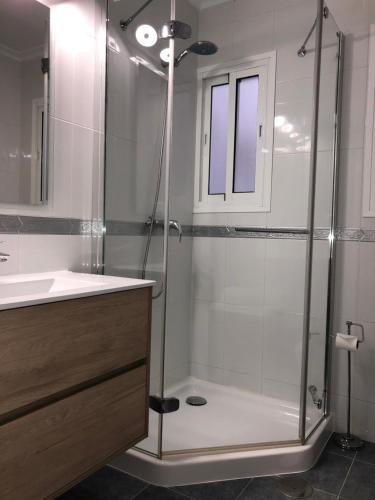 Koupelna v ubytování Beautiful modern apartment 100m from the sea
