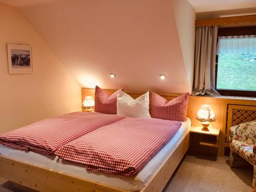 Katil atau katil-katil dalam bilik di Schwarzwald-Hotel Kraeutle