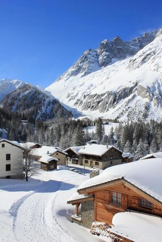 Fotografie z fotogalerie ubytování Hotel Edelweiss v destinaci La Fouly