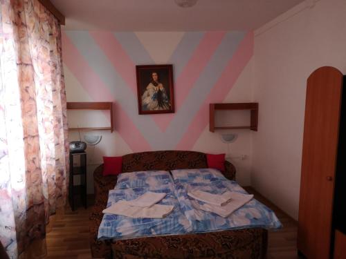 Tempat tidur dalam kamar di Biela Labuť