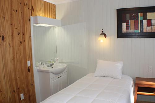 Een bed of bedden in een kamer bij Auberge du sportif